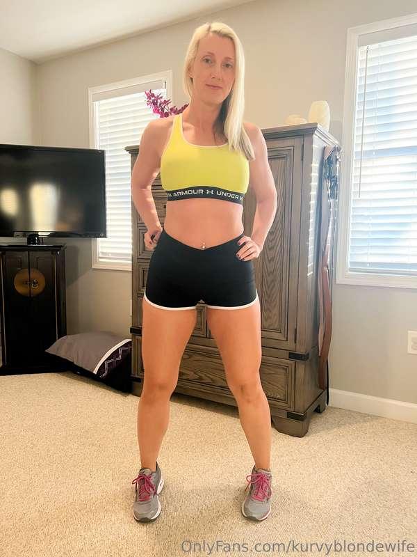 kurvyblondewife image #8