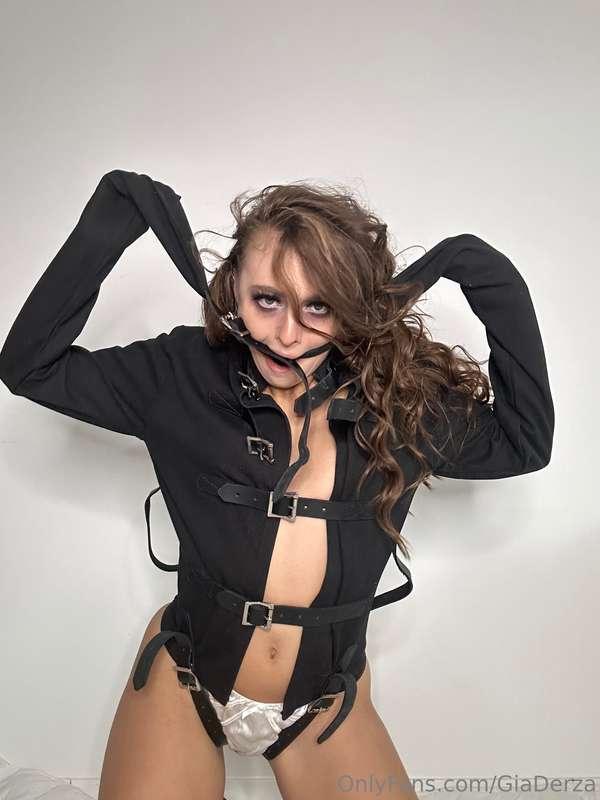You like me a lil crazy right? Brand new video in your messa..