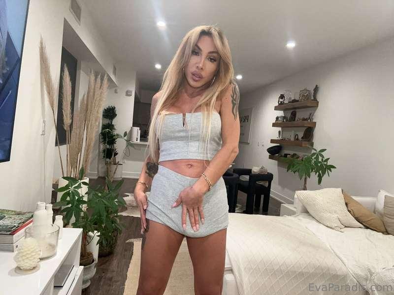 It's getting late it's almost time for bed....🛏️ 💤Are you ge..