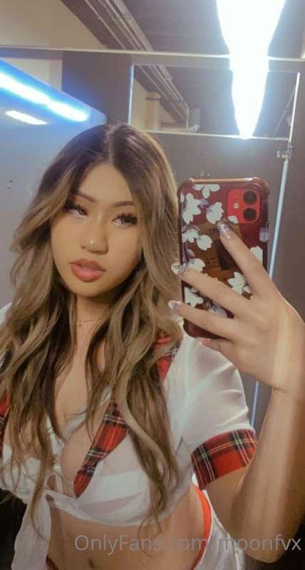 I’ve been a naughty school girl, come teach me a lesson 😈😩