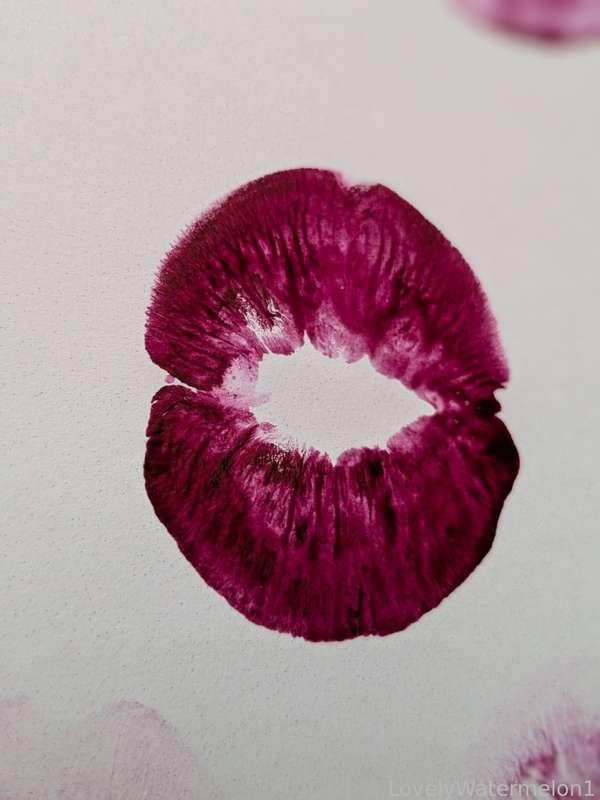 Here's some red sparkly kisses to brighten your day! ☺️💕 I really love how the gloss just makes the color pop! Sooooo shiny and so wet! 💋✨

#FYP #LipstickFetish #Lipstick #Lips #LipGloss #MouthFetish #Mouth #Oral #Tongue #Tease #UpClose #Kisses #LipGlossApplication #LipstickApplication