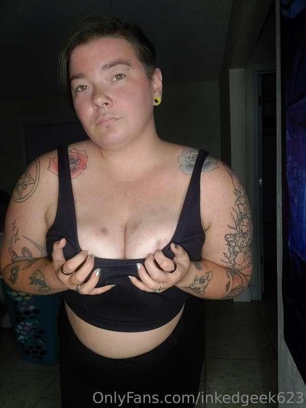 Some tiddy and ass for my darlings