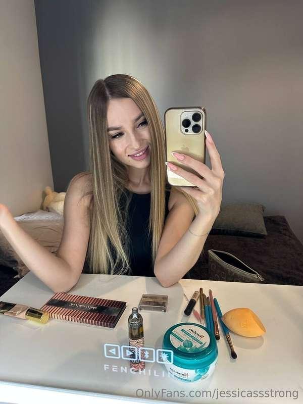 Every moment of happiness deserves its own selfie. A smile 😊..