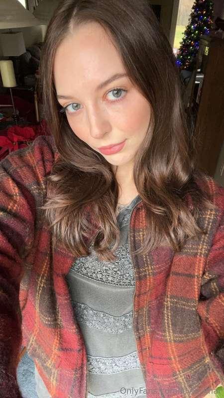 The weekend's knocking, and so am I. Slide into my DMs if yo..