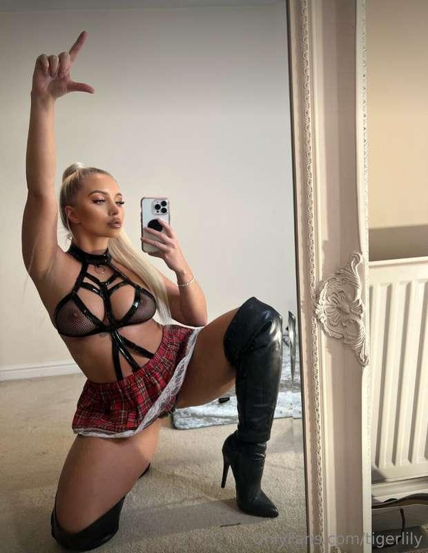 How would my little toy like to be used today?👀 I’m feeling ..