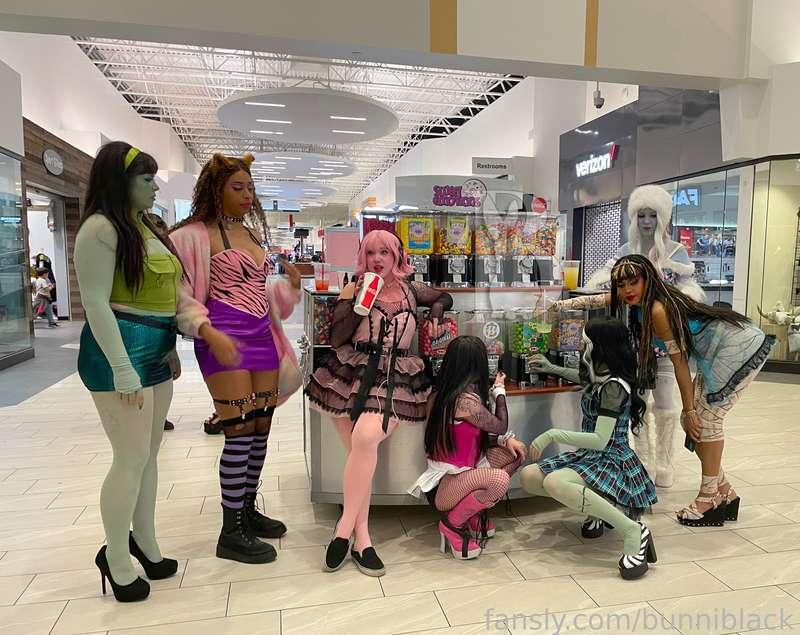 bunniblack image #4