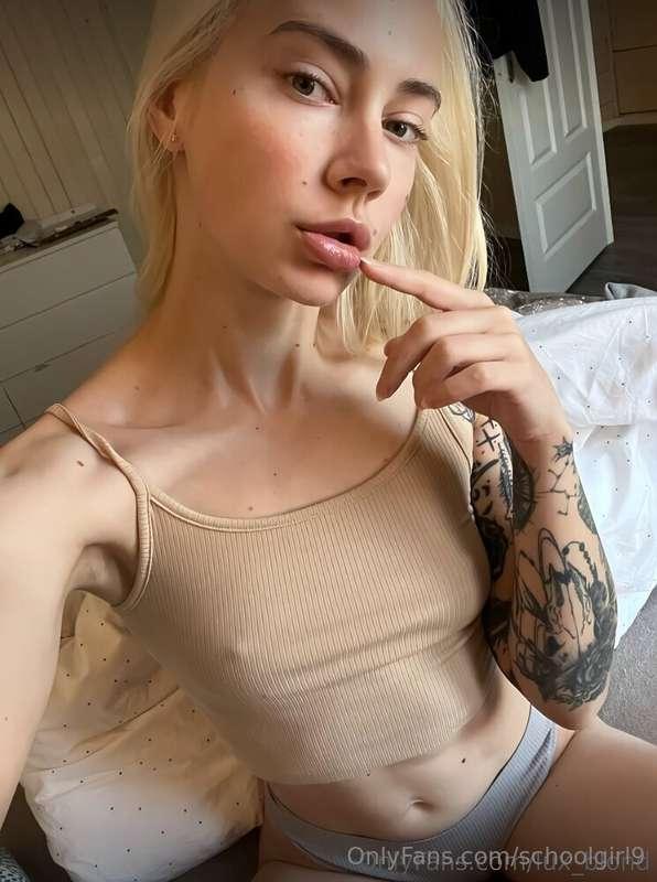 😍😍 Hot blonde @lux_blond 💥 is bored right now, 😒 if you mana..