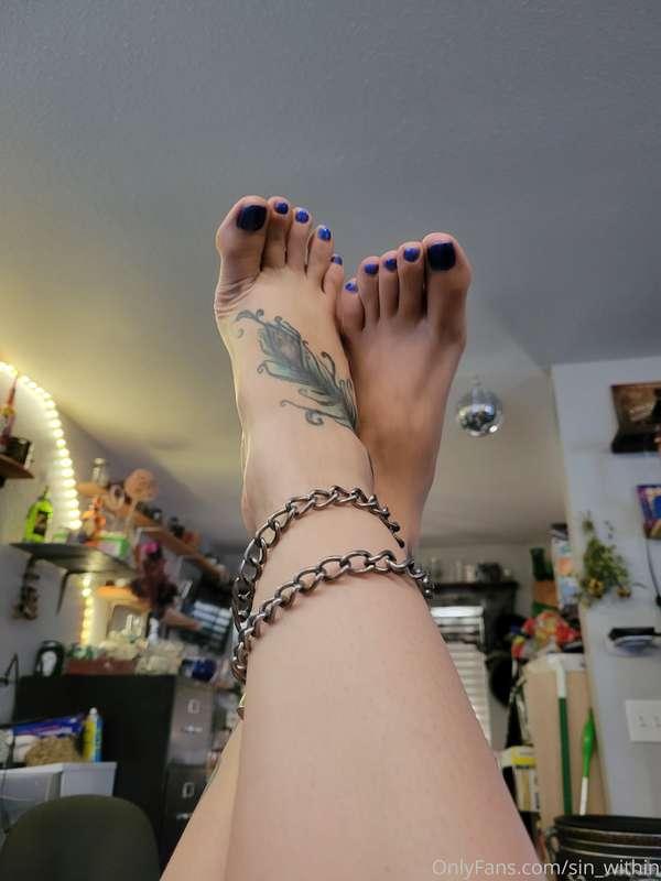 Who likes feet?  #footfetish #feetgirl #prettyfeet