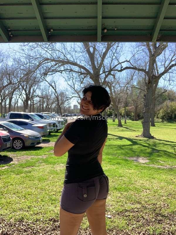 I’m a disc golf caddy today! Hope I’m not too distracting to..