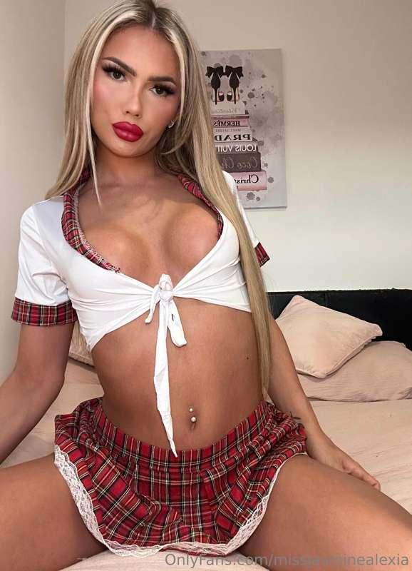 Morning im a sexy little school slut today, tell me what you..