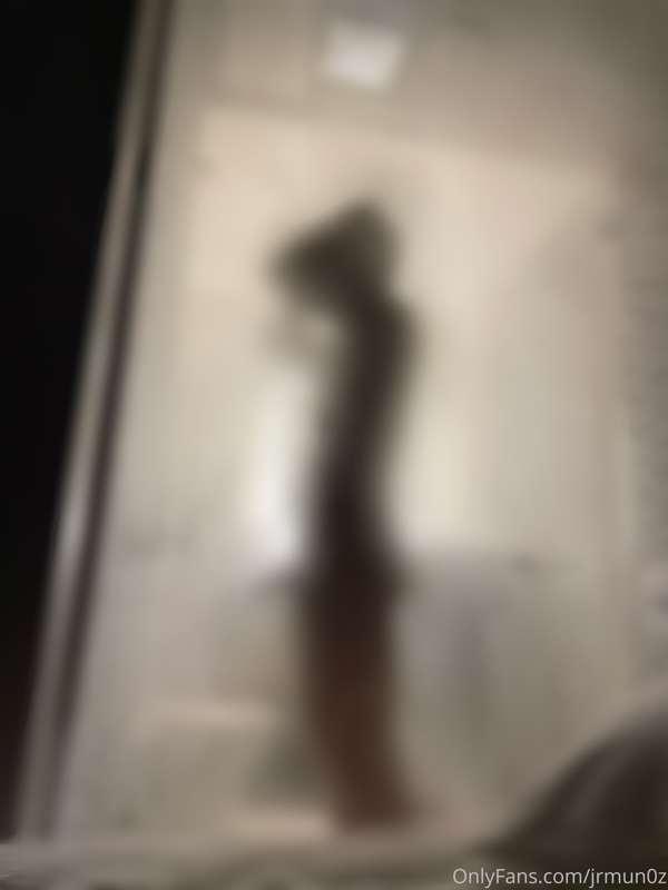 My first full nude pic & vid in the DM’s 😬