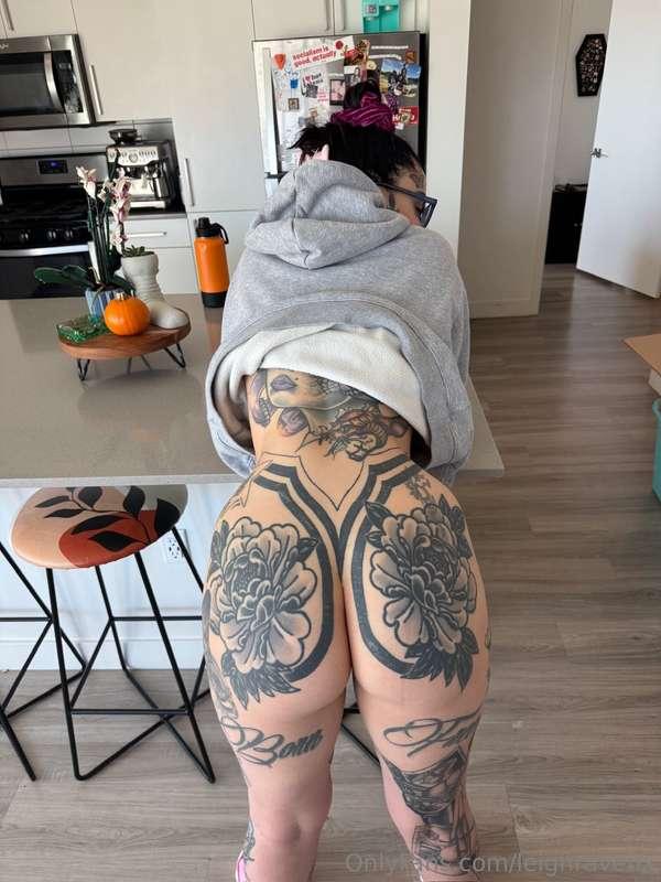 ready for my birthday spanks! 👋