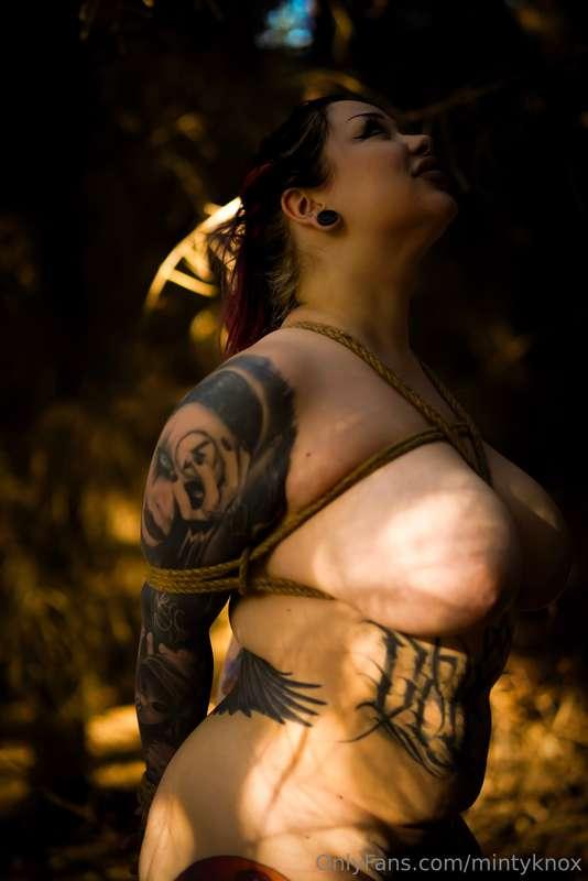 Bondage in private forest 😏🪢