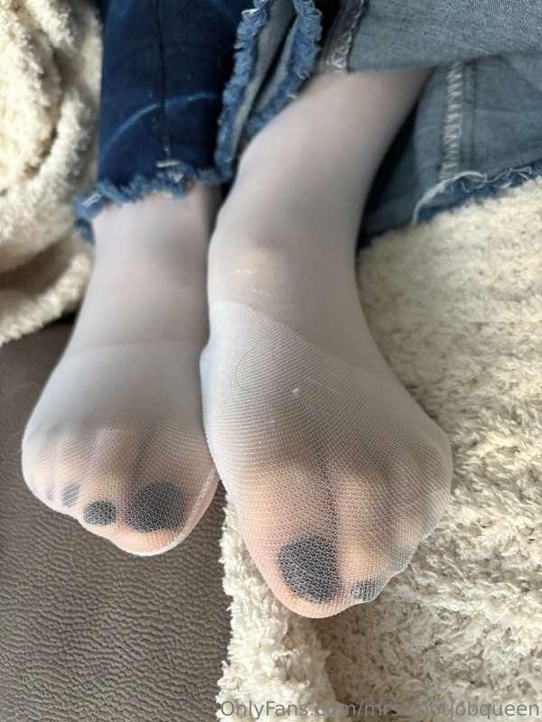 mrs_footjobqueen image #0