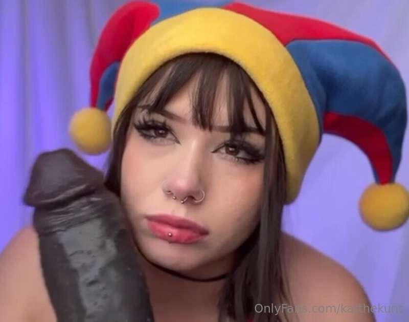 Would you fuck a clowngirl?🥵💦