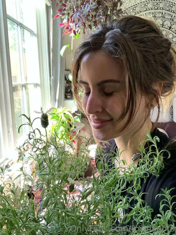 Plant selfies!! 📸🤳🏻