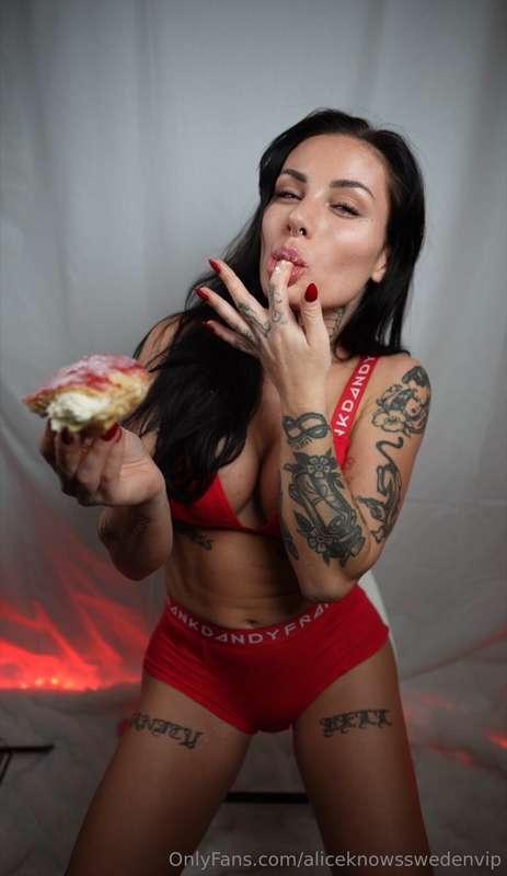 This month is all about love, and I just LOVE tasty things i..