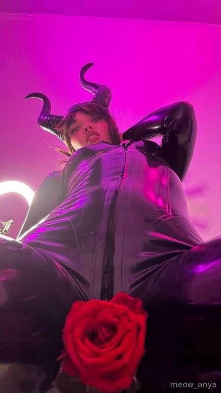 Are u bored? I just made the hottest video in my life and yo..