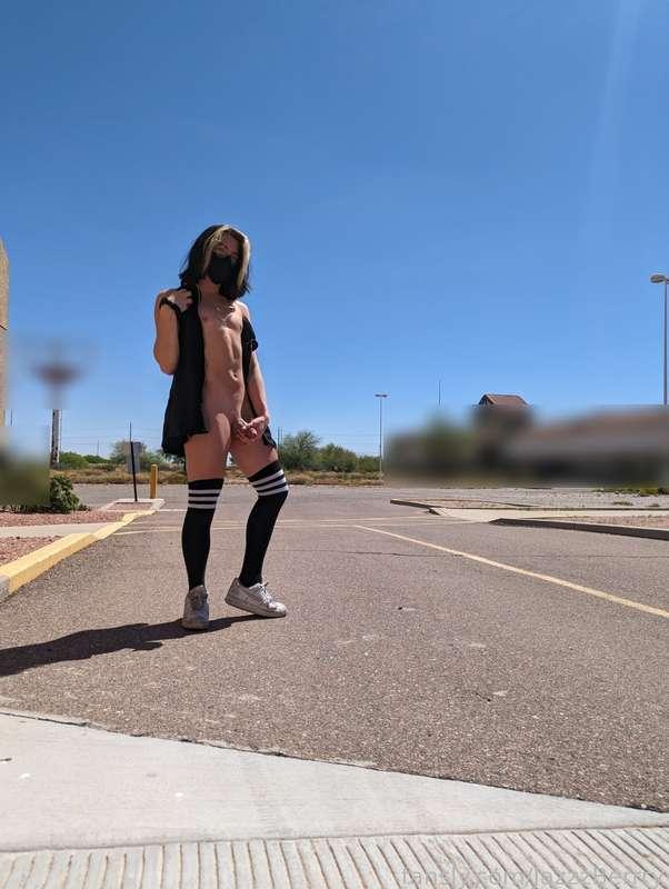 Flashing in the lot


#fyp #public #femboy #twink #flashing #jazzzberrry #exhib