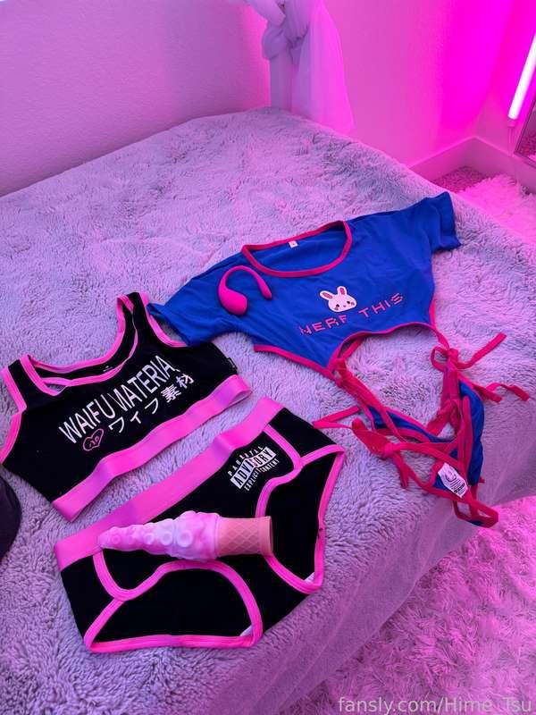 ughh what to wear!!! I’m filming today, help me choose which outfit you wanna see 🧋