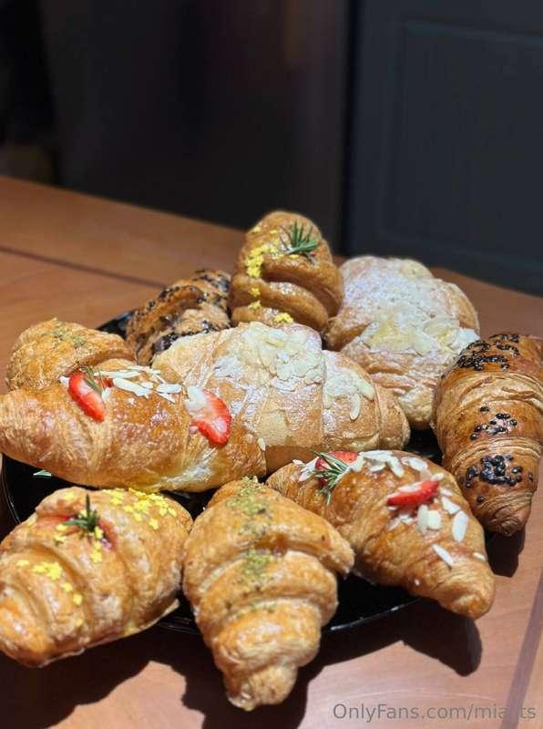 Today I decided to please myself and you with homemade crois..