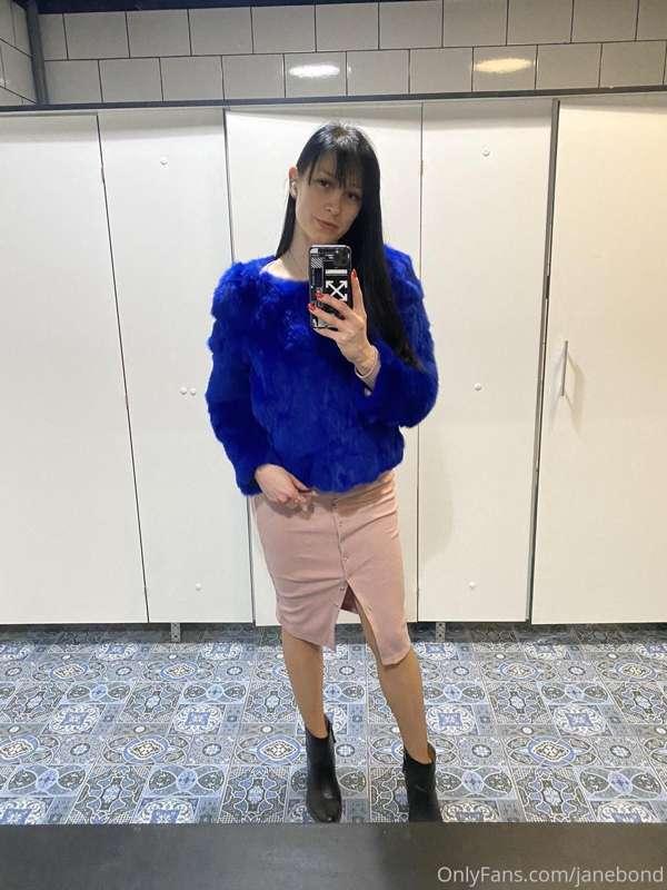 I wear nothing) under upper clothes everywhere)👌
Do you want..