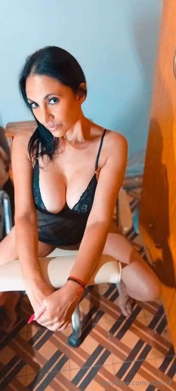 @hotveroqueen 💄💋🔥Hello love, do you want to try a mature and..