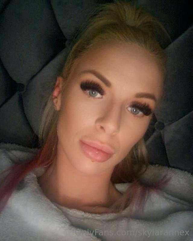 A cute little selfie I took this morning 🫶🏻