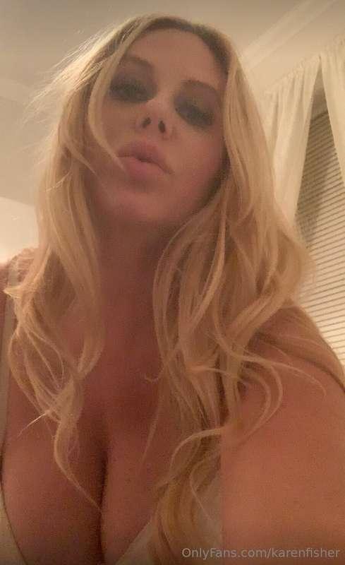 𝙺𝚒𝚜𝚜 𝚖𝚎? 💋💋💋💋 wake wakey :)