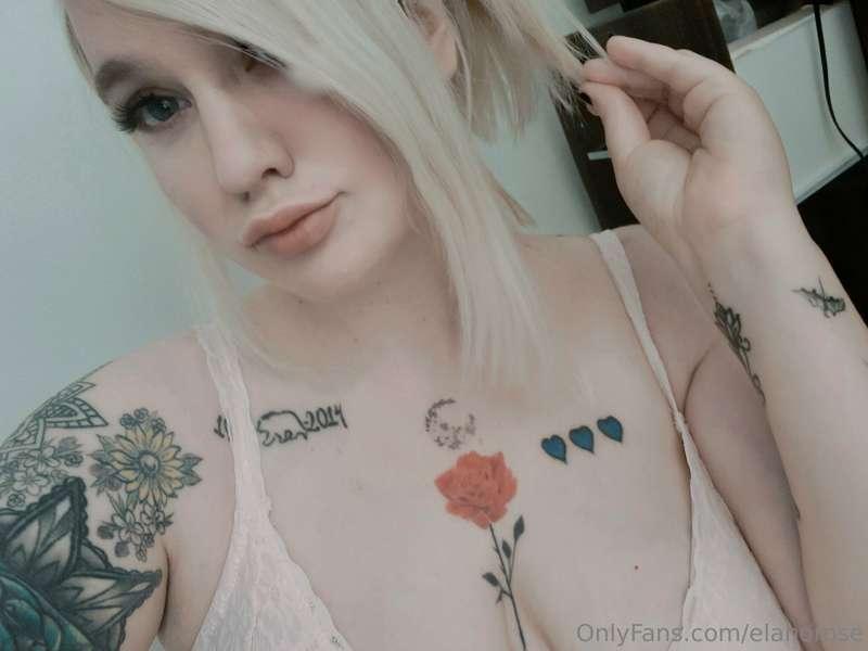 Just a few selfies♡ Excited to make some special content for..