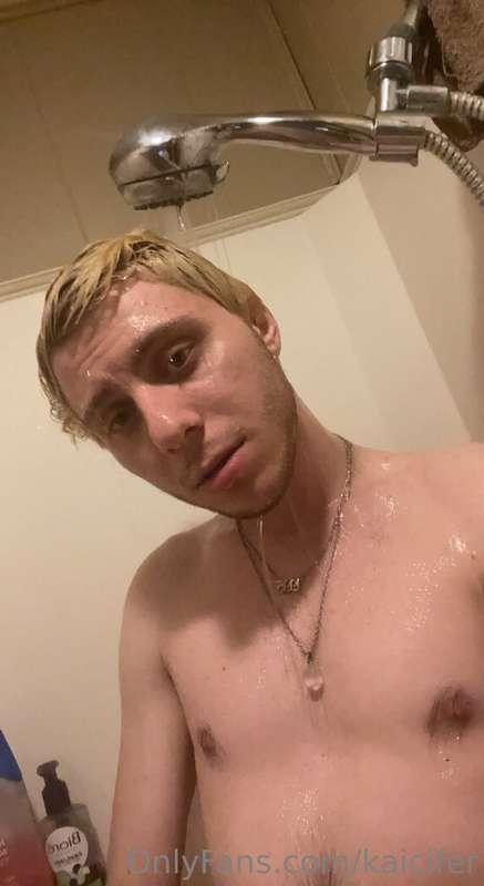 Join me in the shower. 😈😈 This bundle features a couple NsFW..