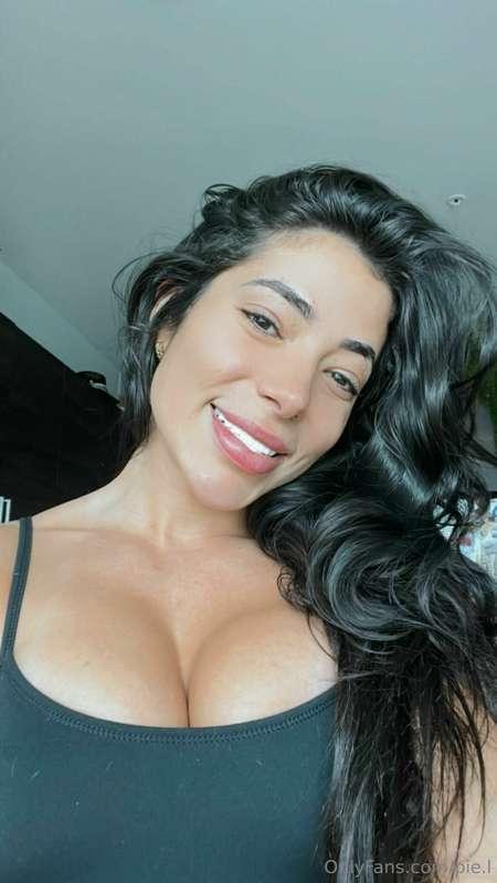 Bored and ready to have some fun 😘 DM me!