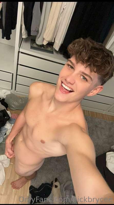Should I remove my hand baby?😝