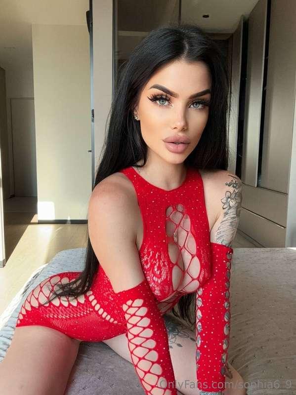 I fell in love with red, and I know that men love red too 👗 ..
