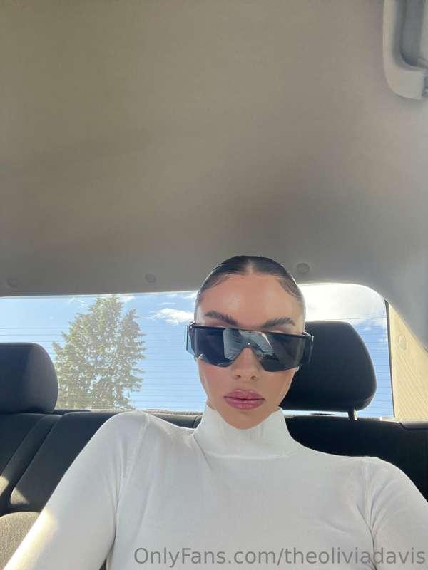 Hi my loves! Been busy per usual with my new job and traveli..