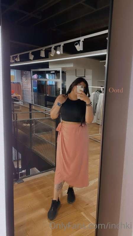 Hey !! Swipe to see what’s underneath the skirt and top :))