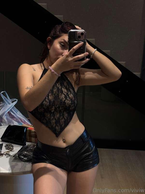 Come closer, I’ve got secrets to share 🤫🩷