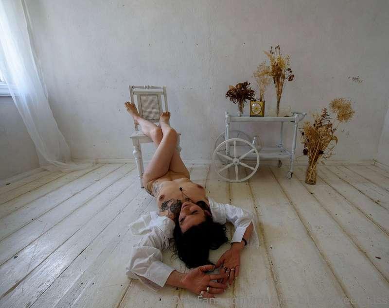 Good morning darling have a great day  Kiss