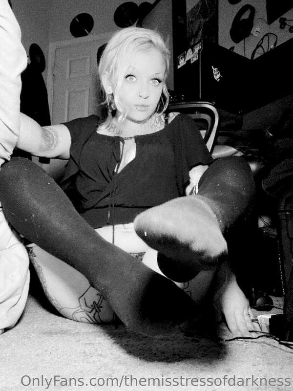I love thigh high socks 🖤