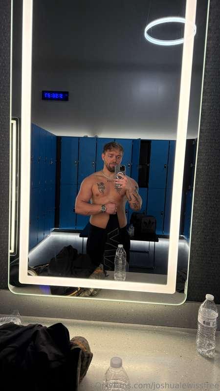 Wanna lift with me? 👀