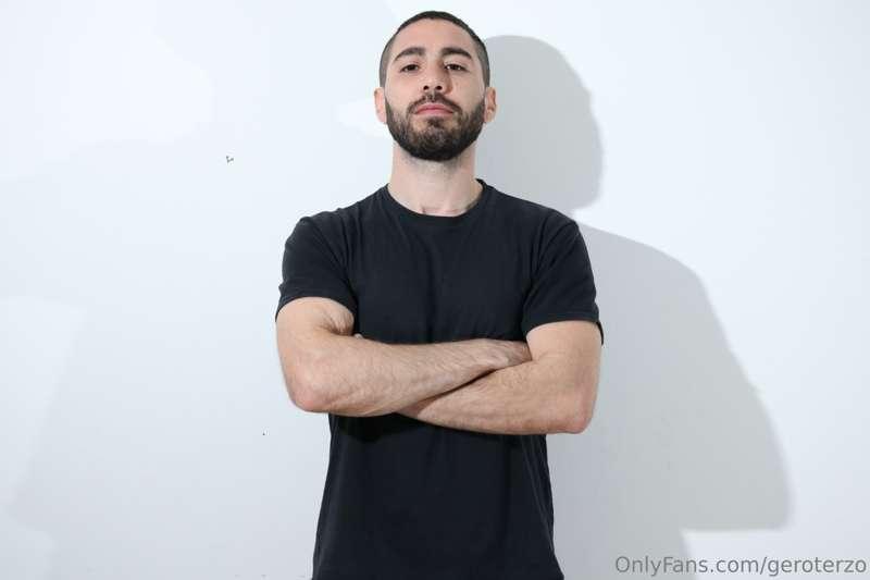 Hello, I'm Gero, this is me. I will upload content so that y..