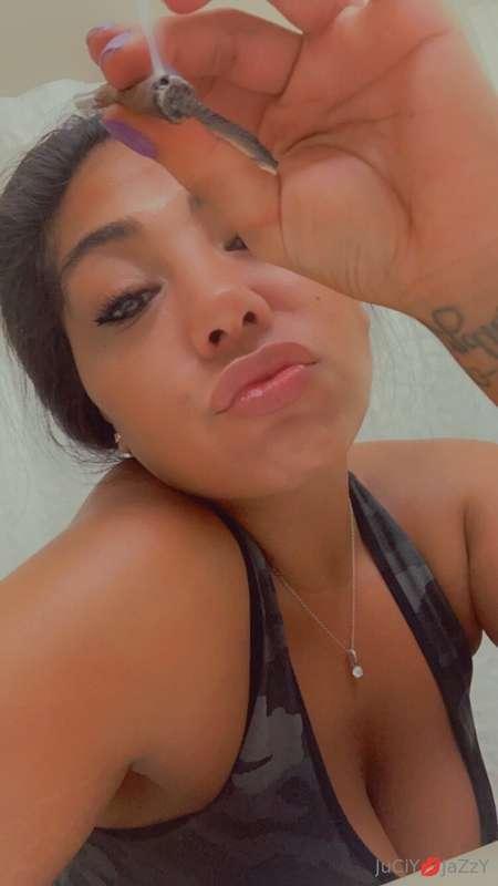 Your stoner bunny’s 🐰💨 got a basket 🧺 FULL of naughty 😈 litt..