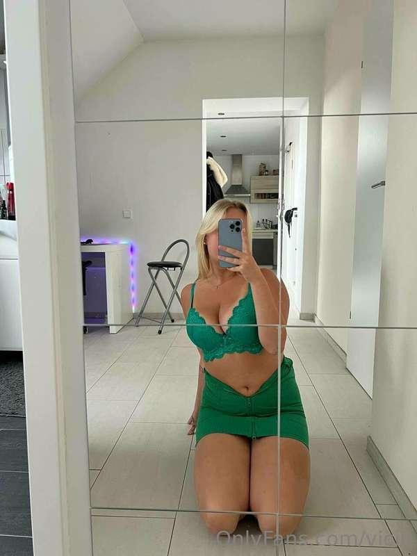 somehow I like green... but I would prefer to wear nothing a..