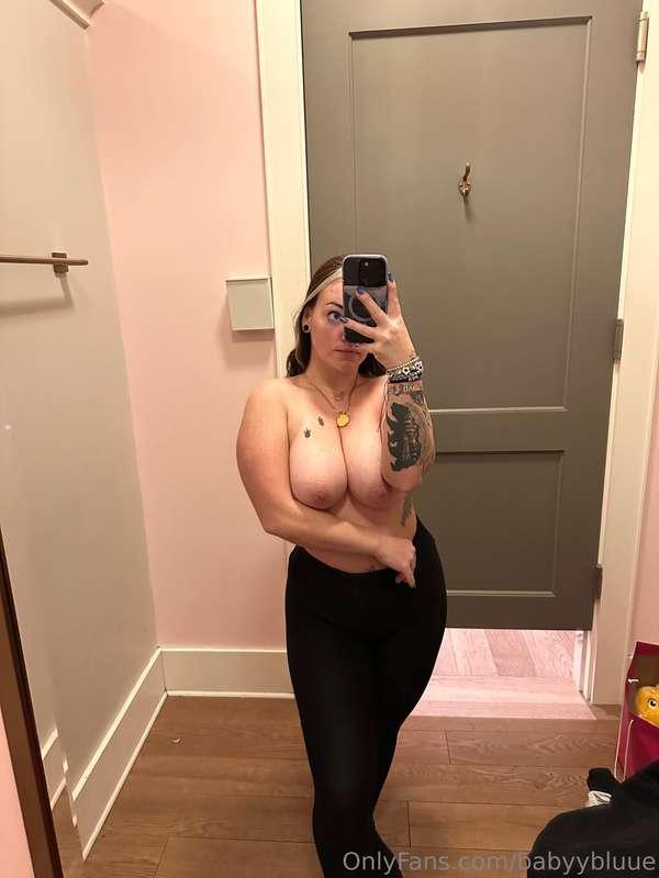 Fitting room tittyssss (;