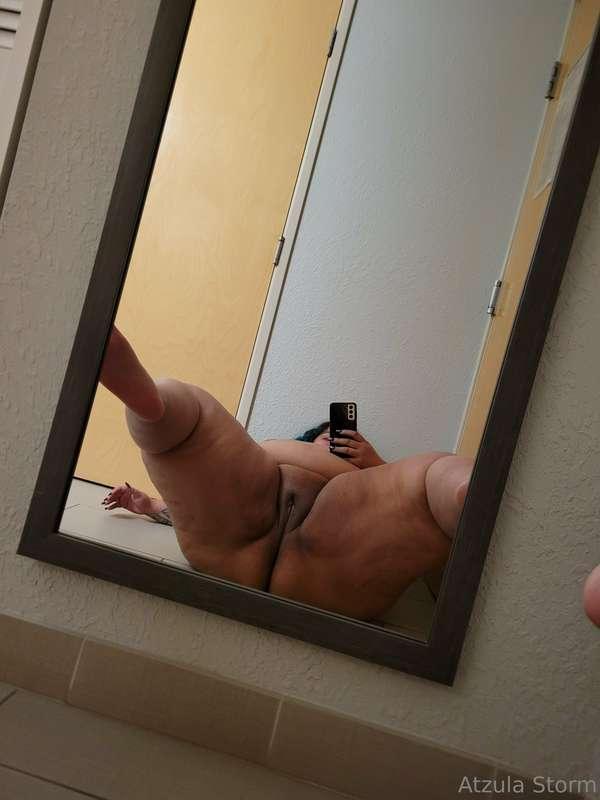 A nice mirror selfie for you