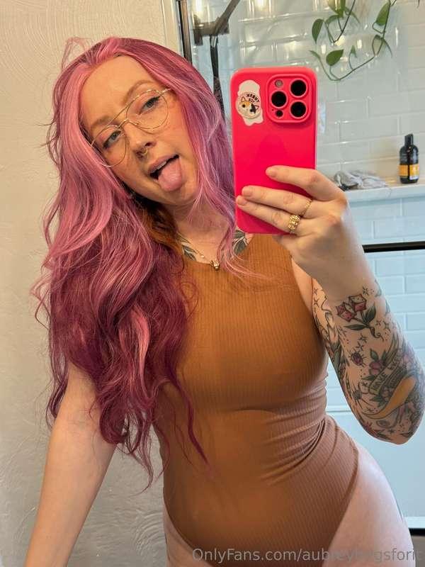 how's my wig?
