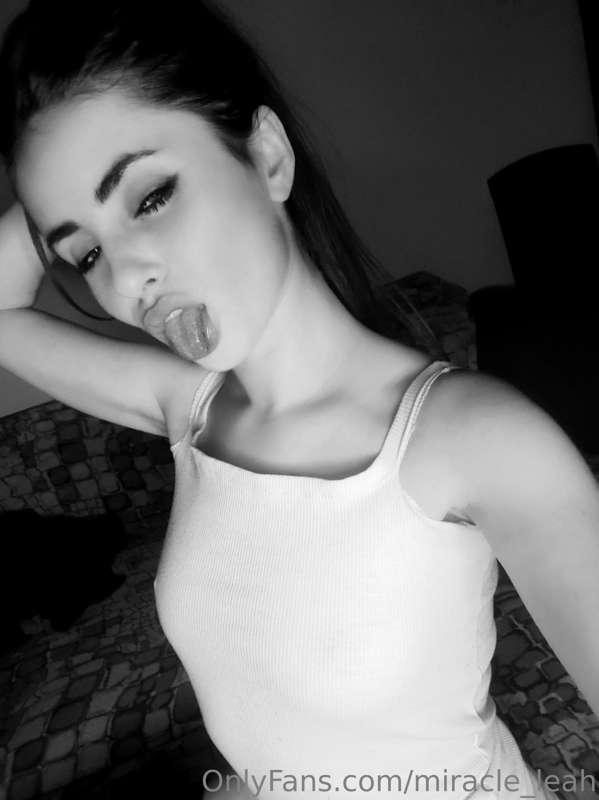 Just having fun😋

Tell me how your day is going or what you ..