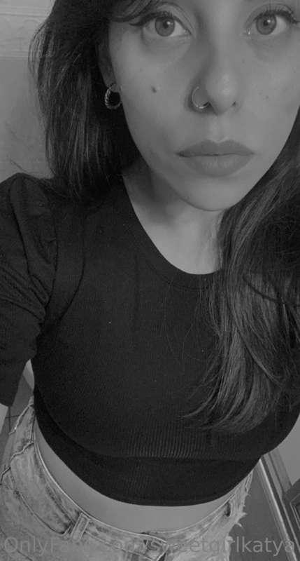 I'm so horny waiting for you to talk to me🥵🥵