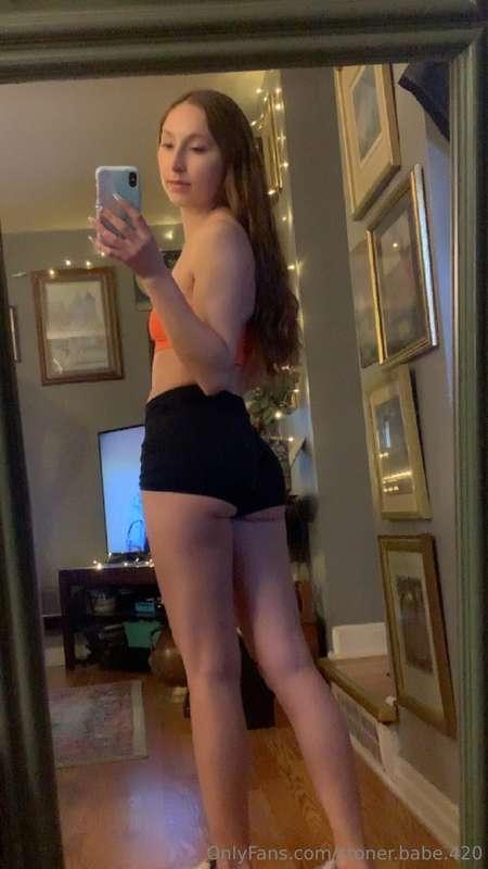 Happy Friday babe 🧡 are you on my VIP page yet? @stonerbabev..