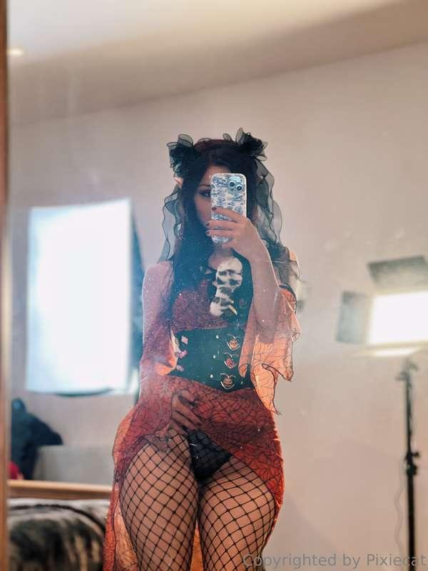 hi baby, wanna tell me about your halloween plans?